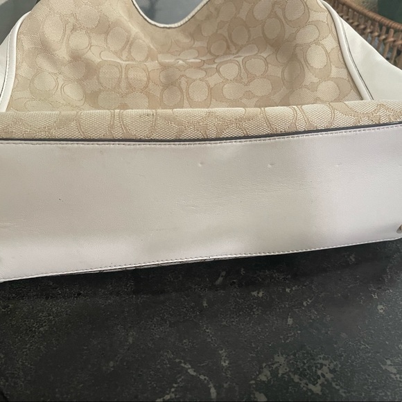 WEEKEND SPECIAL.. Coach handbag - Picture 9 of 9